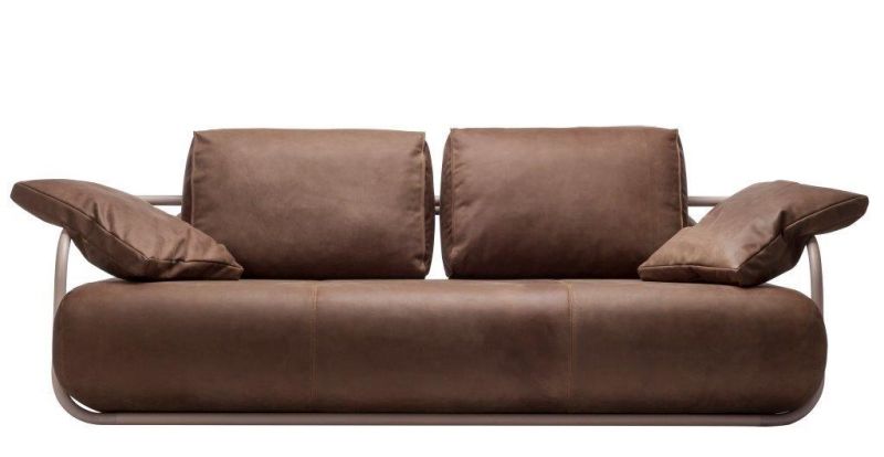 Braunes 2002 Thonet Sofa aus Bugholz mit Lederbezug und Kissen. Designklassiker für Wohnzimmer.